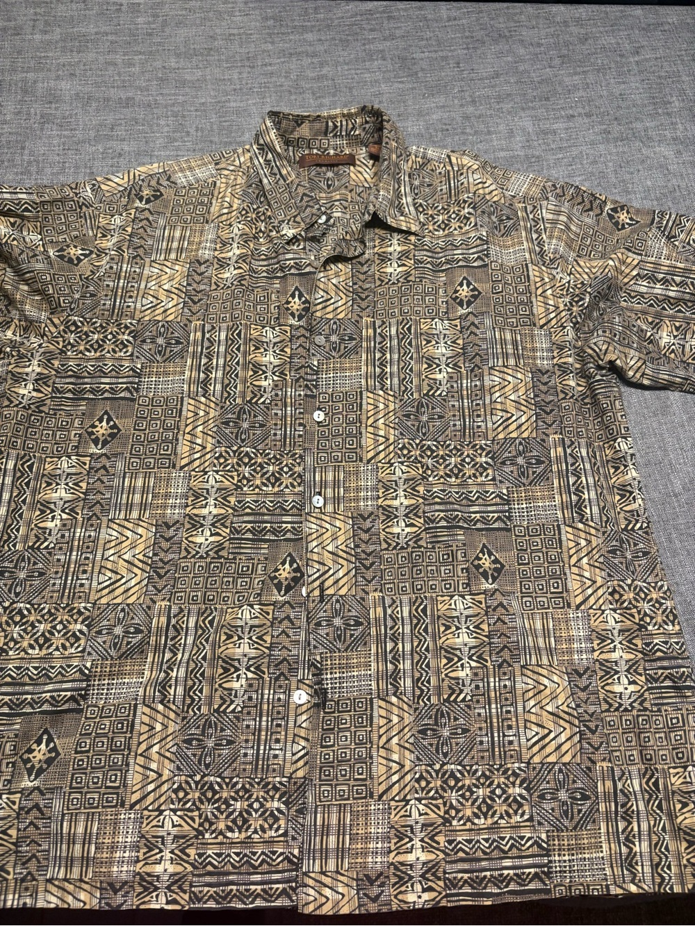 Tori Richard Short Sleeve Button-Down Shirt in Beige and Black Geometric Print